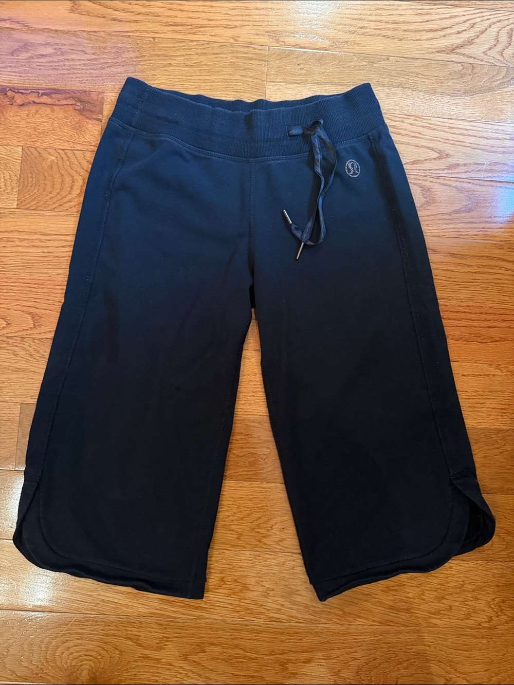 Lululemon black jorts capri